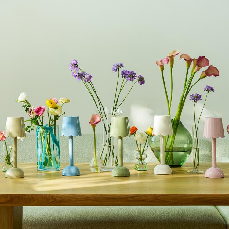 White Scallop Rechargeable LED Lamp