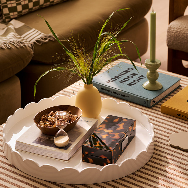 White Round Medium Lacquered Scallop Tray